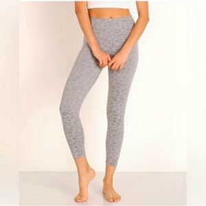 BEYOND YOGA HIGH RISE MIDI LEGGINGS PILATES GRAY LEOPARD WOMENS SZ SMALL